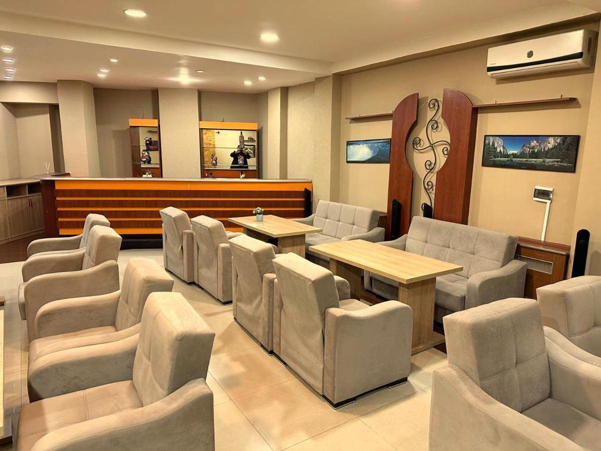 Hotel G Bakuri à Batoumi Extérieur photo