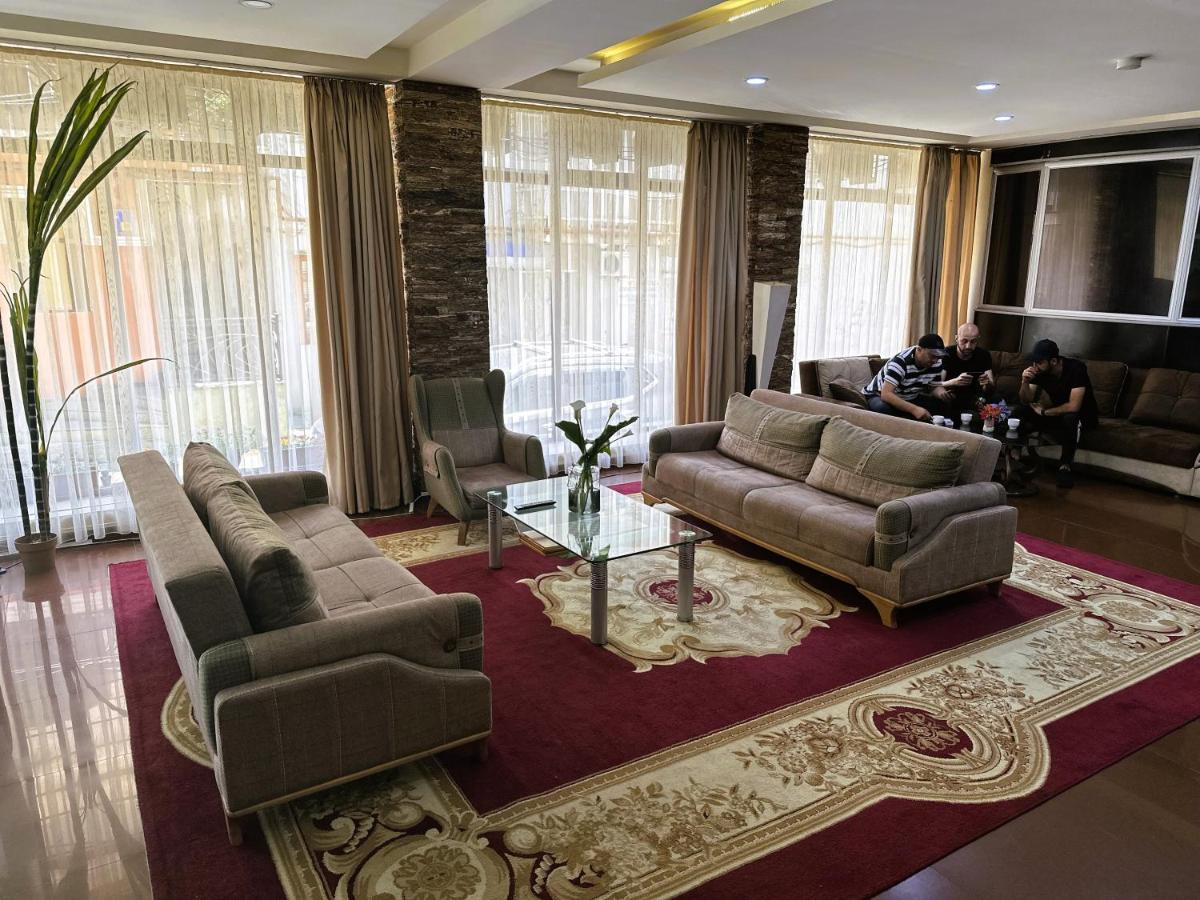Hotel G Bakuri à Batoumi Extérieur photo